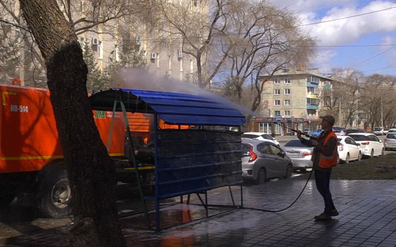 Специалисты ГСТК ежедневно наводят чистоту на благовещенских магистралях