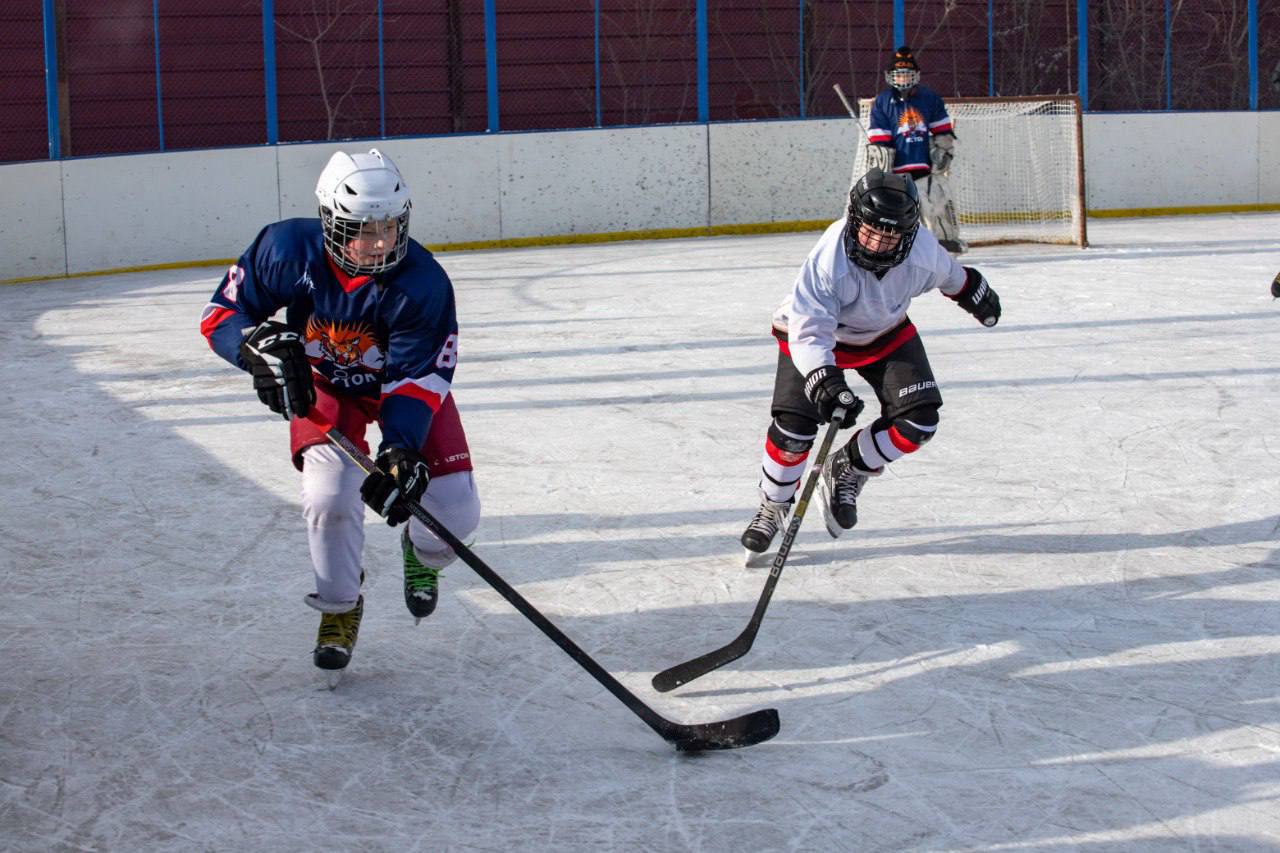 Команды разных возрастов объединил чемпионат по дворовому хоккею в Благовещенске