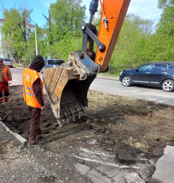 Сегодня в Благовещенске продолжается ямочный ремонт дорожного покрытия на ключевых улицах города