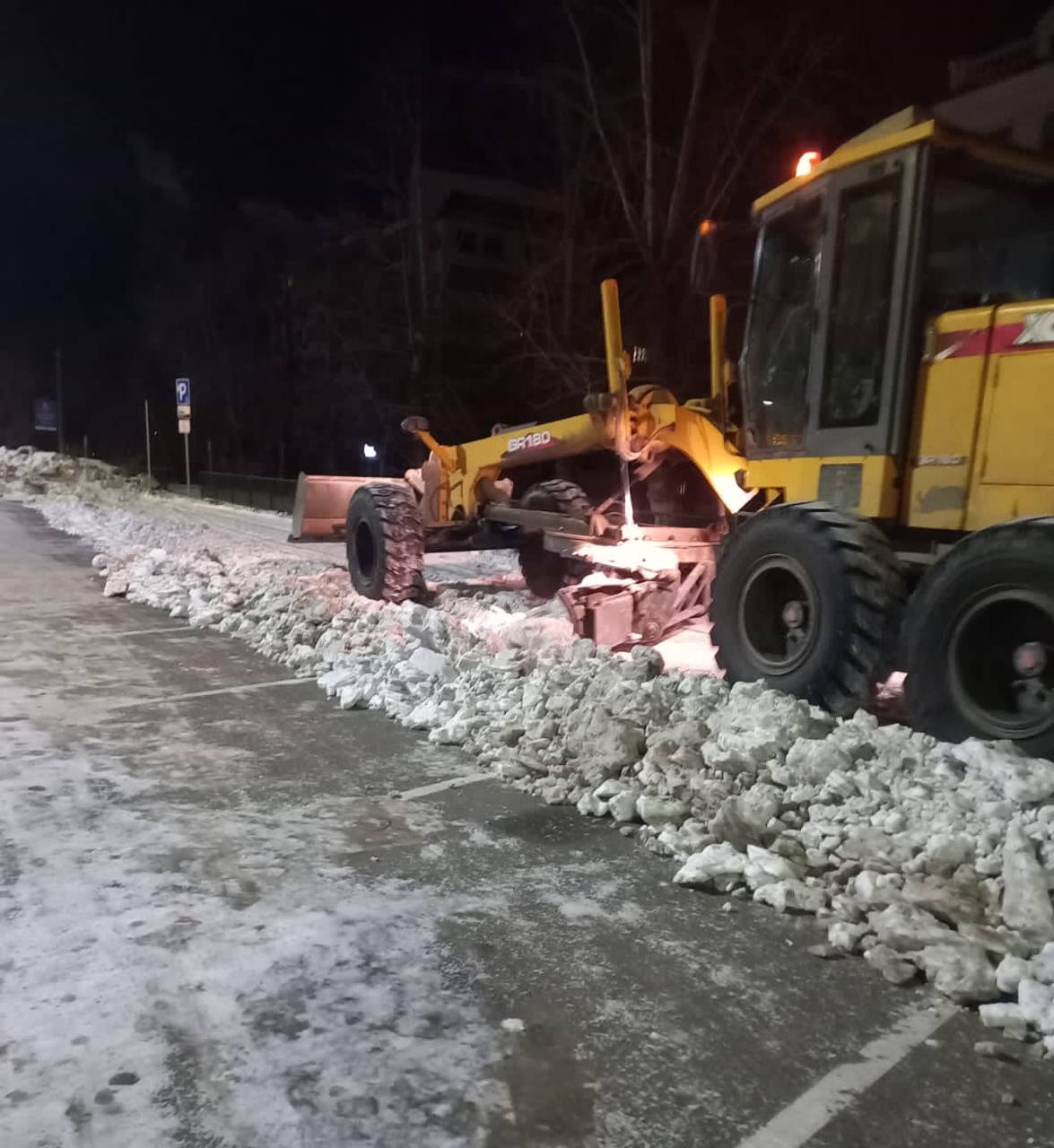 Более 13 тысяч тонн соли с отсевом рассыпала техника ГСТК за 2022 год