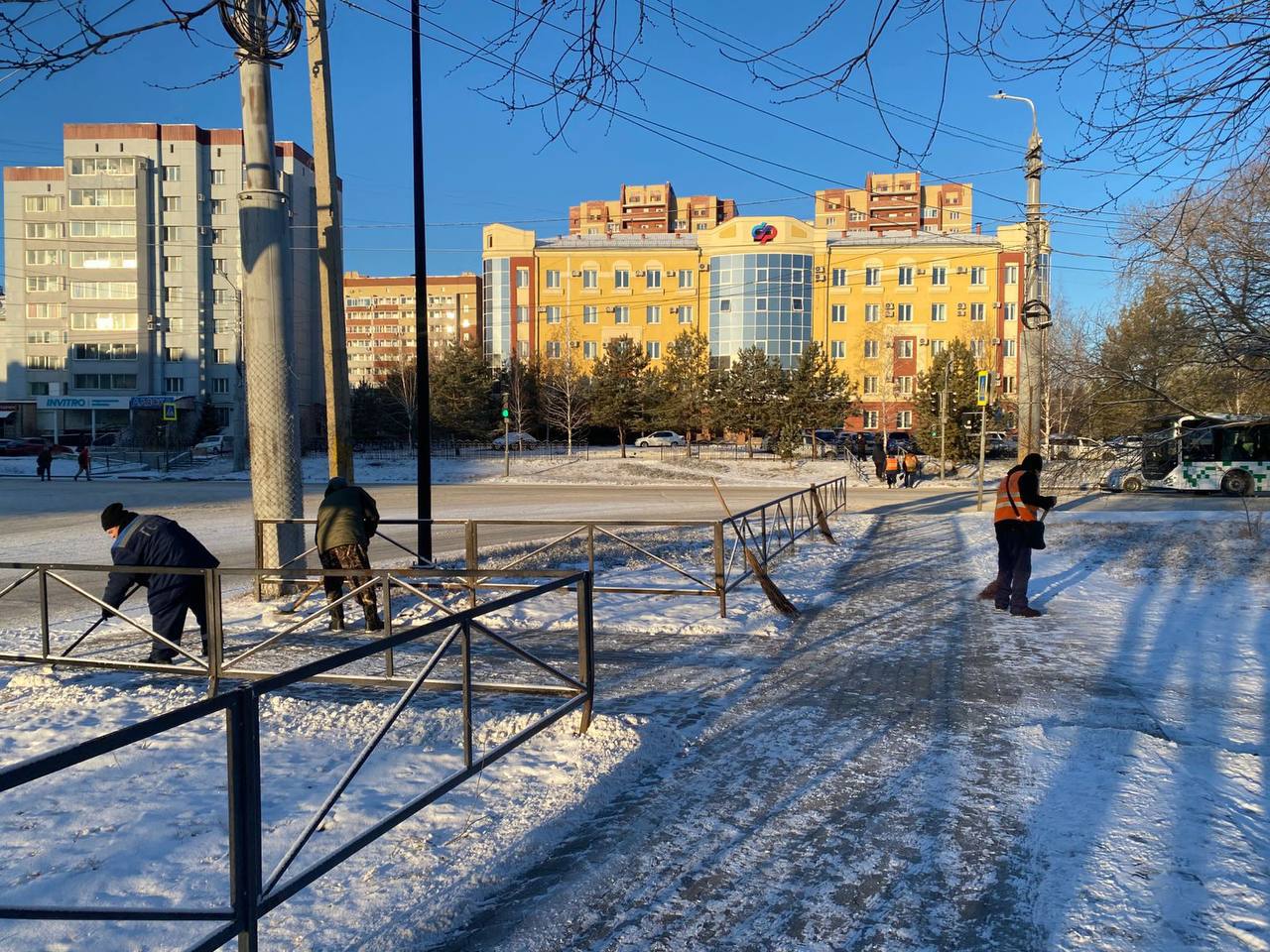 Выпавший снег внес коррективы в план сотрудников ГСТК