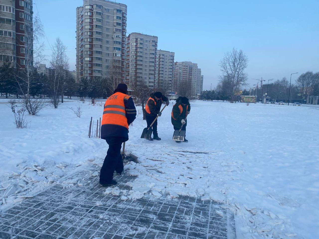 Тротуары по Кантемирова, Игнатьевскому шоссе и Василенко чистит ГСТК