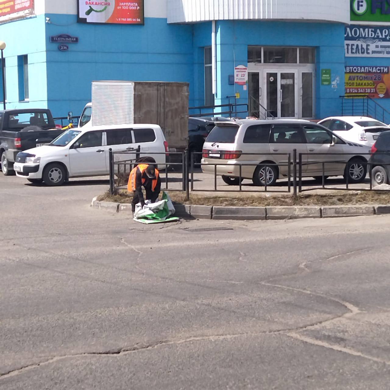 ГСТК демонтирует незаконную рекламу и ремонтируют «леерку»