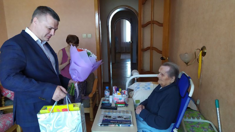 Благовещенские ветераны принимают поздравления