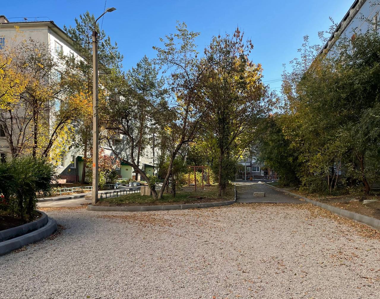 Благоустройство дворовой территории на Горького, 152 завершили на 60%