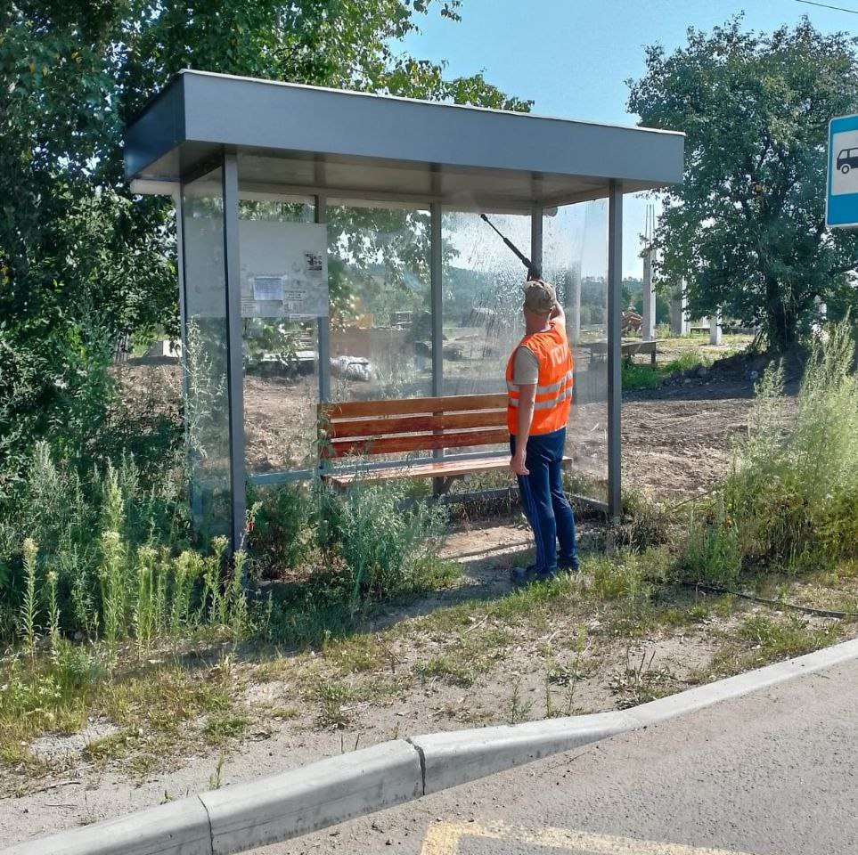 ГСТК помыл остановки в отдаленном районе Благовещенска 