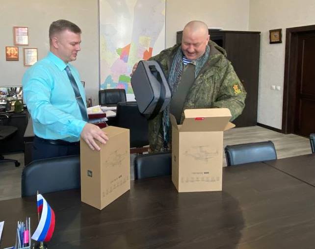 Мэрия передала квадрокоптеры бойцам СВО