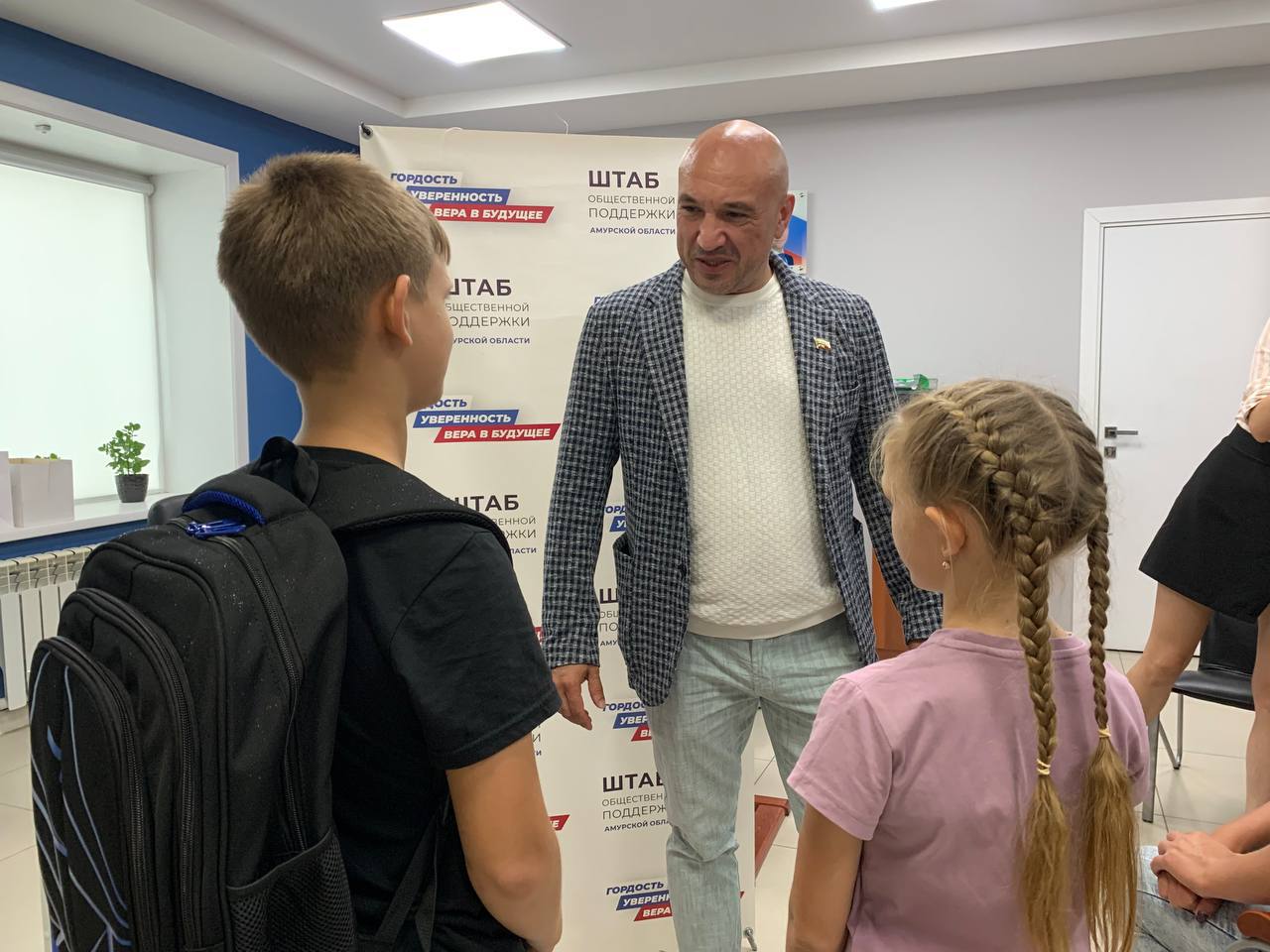 Вперёд к знаниям: депутаты помогли собрать юных благовещенцев в школу
