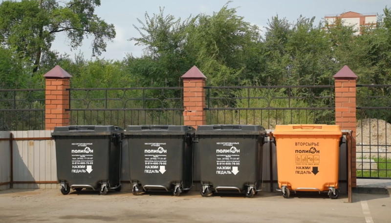 В одном из благовещенских дворов вывозить мусор стало комфортнее 