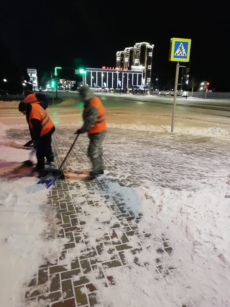 В Благовещенске ГСТК очистил от наледи 50 лет Октября