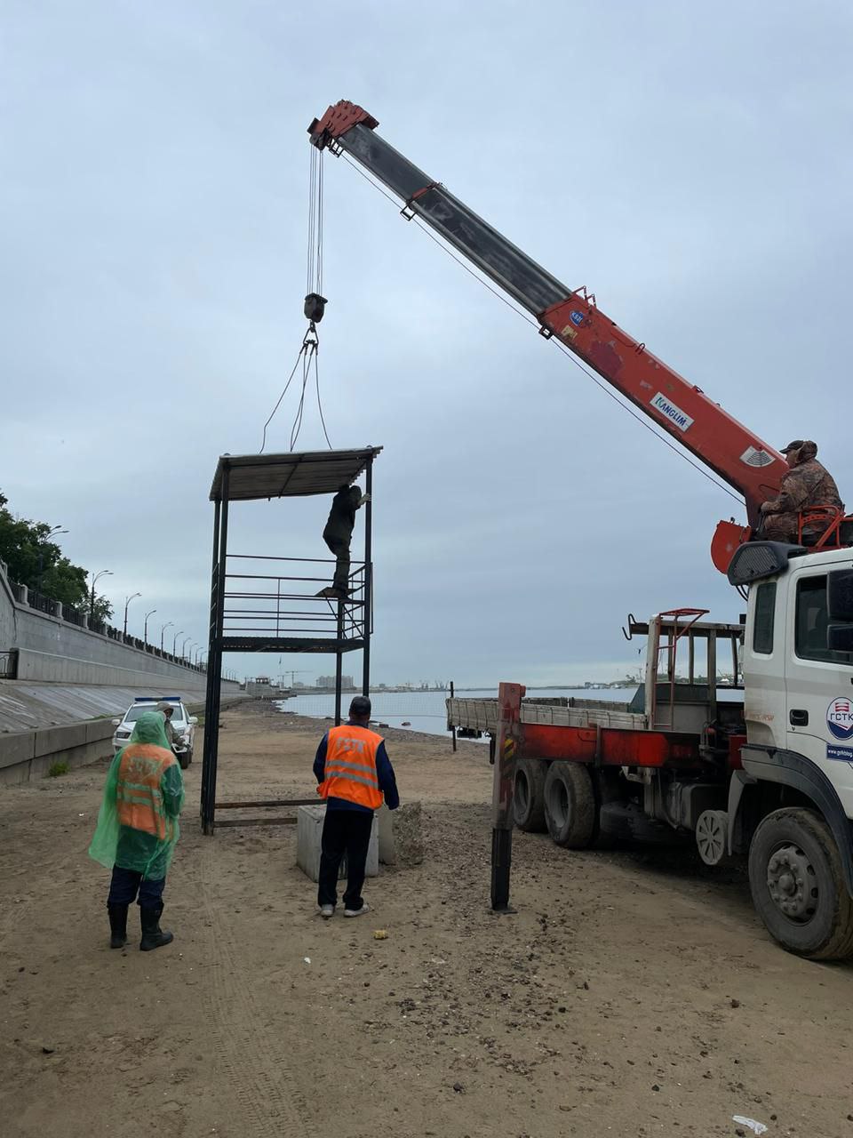 В Благовещенске на набережной устанавливают наблюдательные вышки