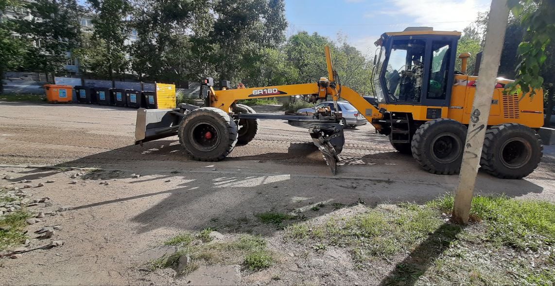 Рядом с 16 школой в Благовещенске разровняли дорогу 