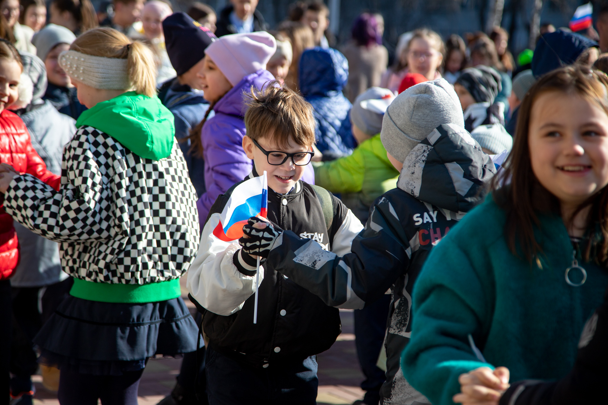 «Зарядка чемпионов» и поиски учителя-амбидекстра: в самой космической школе Благовещенска стартовала «Гагаринская неделя»