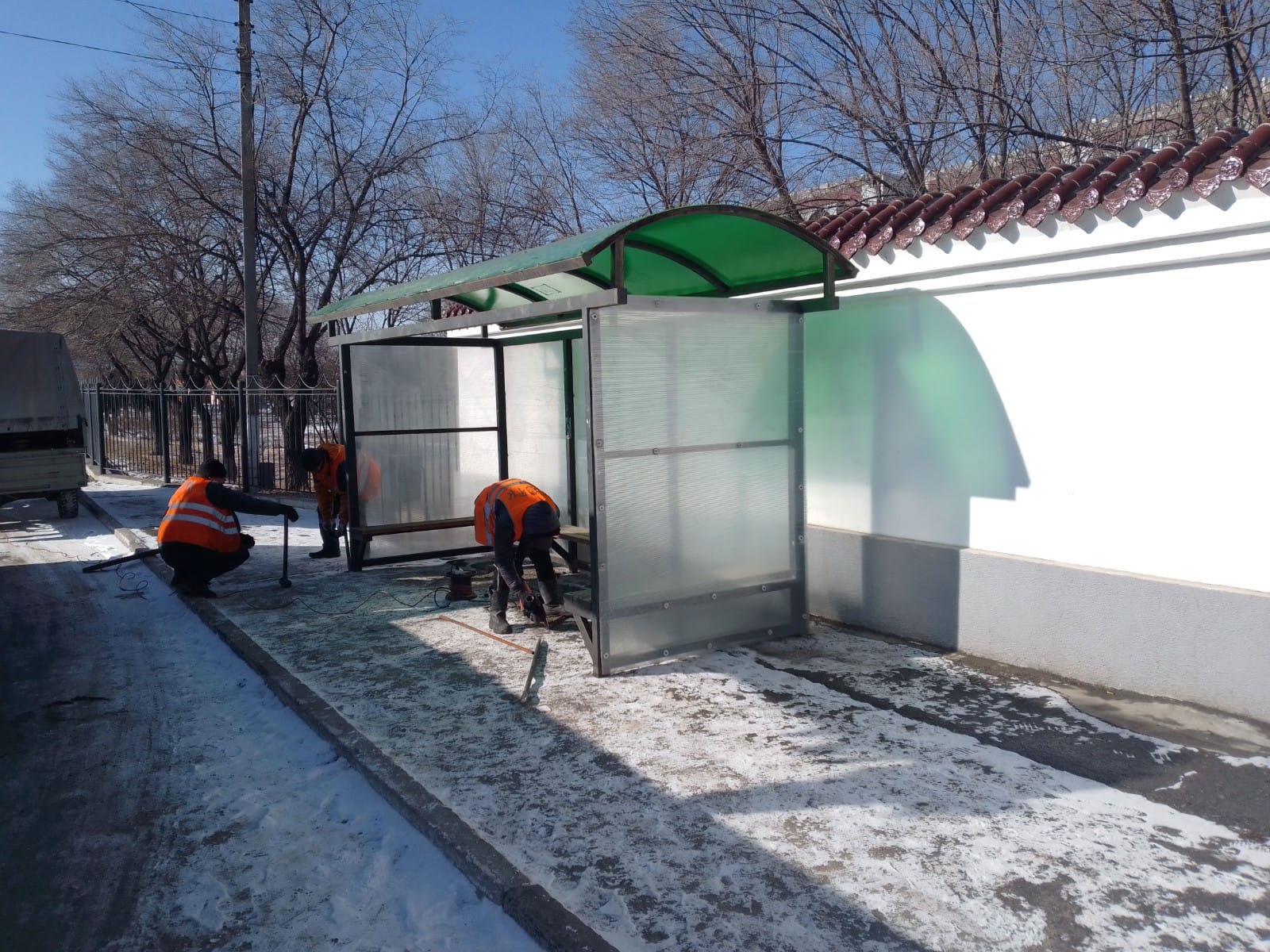 На Новотроицком шоссе по просьбе благовещенцев установили автобусный павильон 