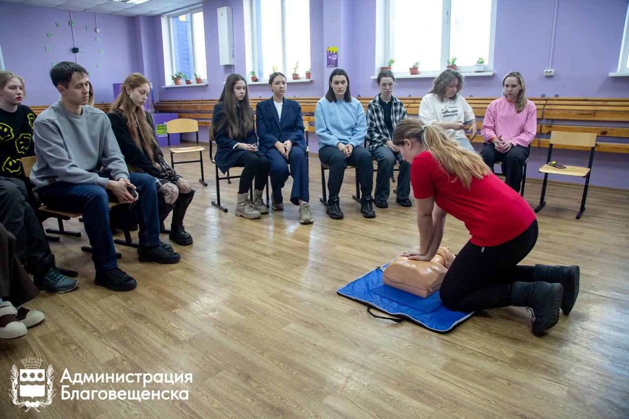 Благовещенские волонтеры освоили навыки первой помощи