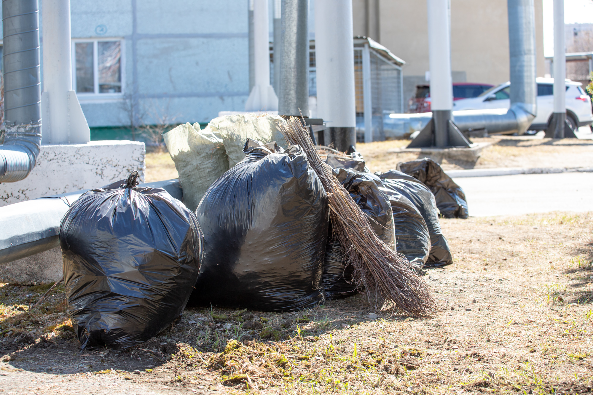 «Город берег»: на субботниках в Благовещенске собрали более 20 тонн мусора