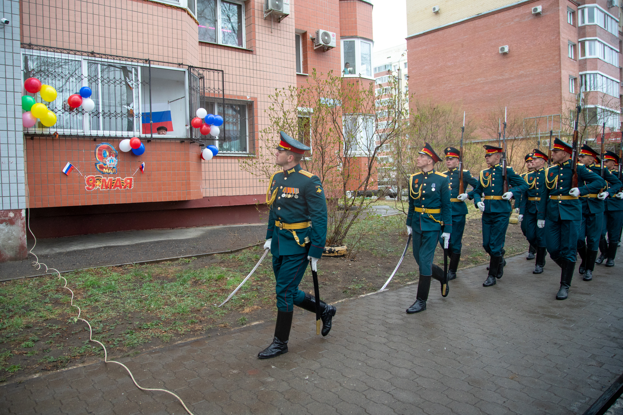 В Благовещенске во дворах ветеранов прошла акция "Поем двором"  