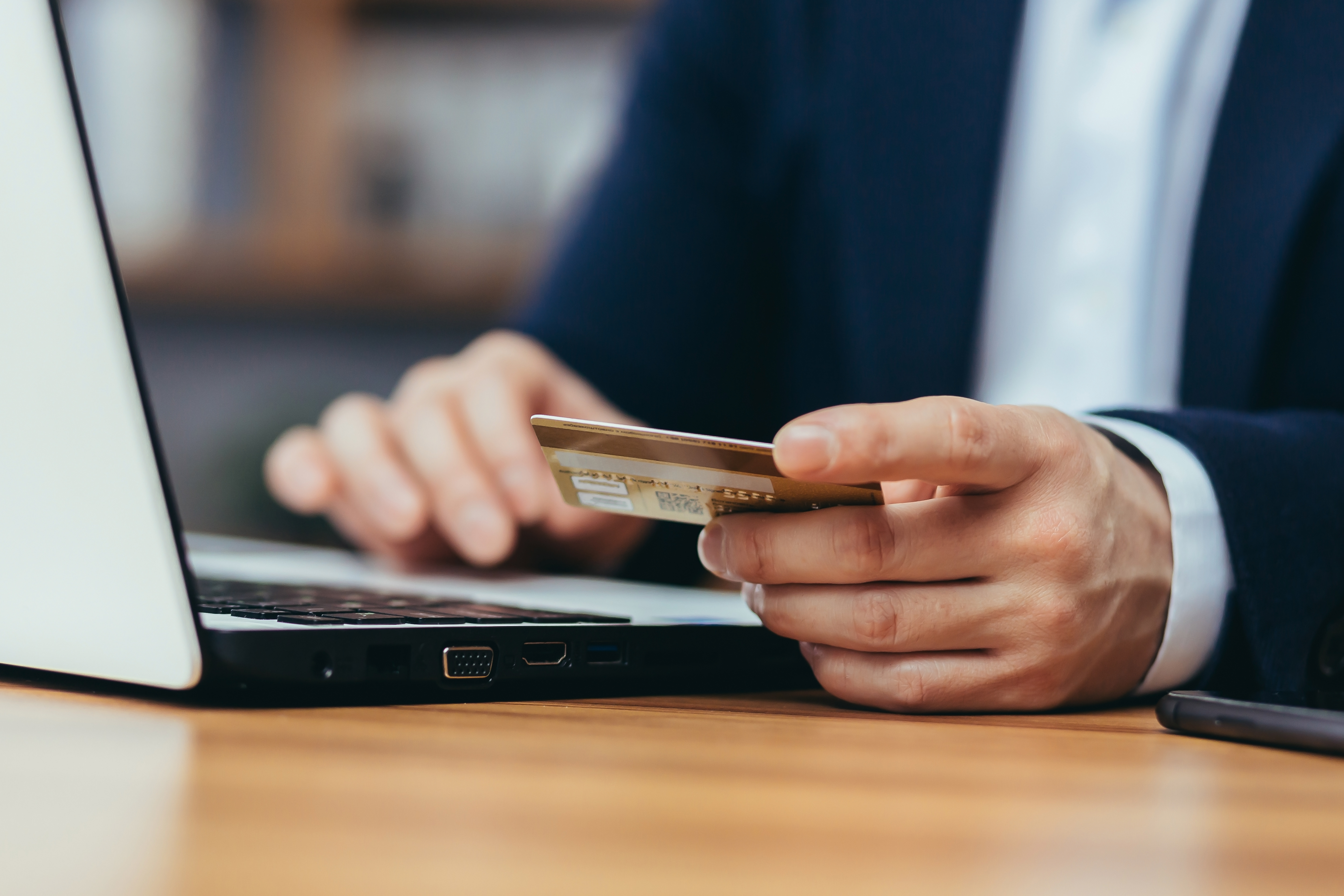 Добрыми намерениями: Как невольно не помочь преступникам