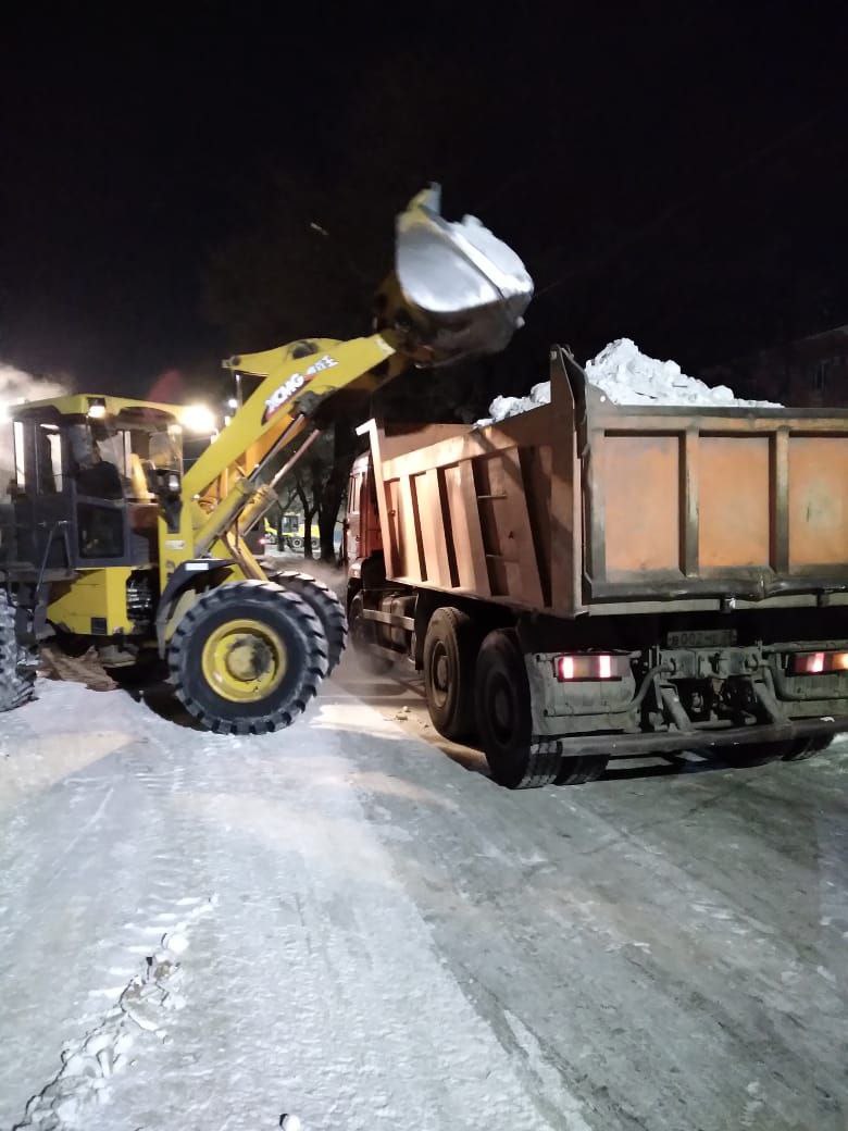 Рабочие ГСТК очистили парковки в районе детского сада