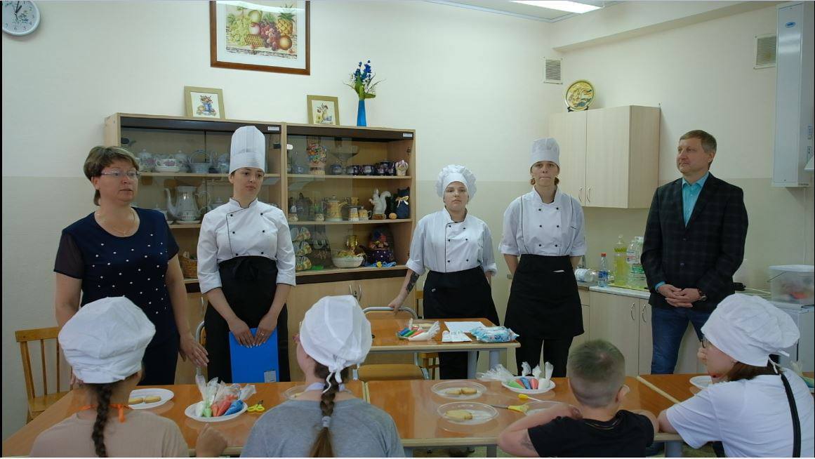 Занимаются творчеством, постигают доступные профессии: в благовещенской школе работает площадка для детей с ОВЗ