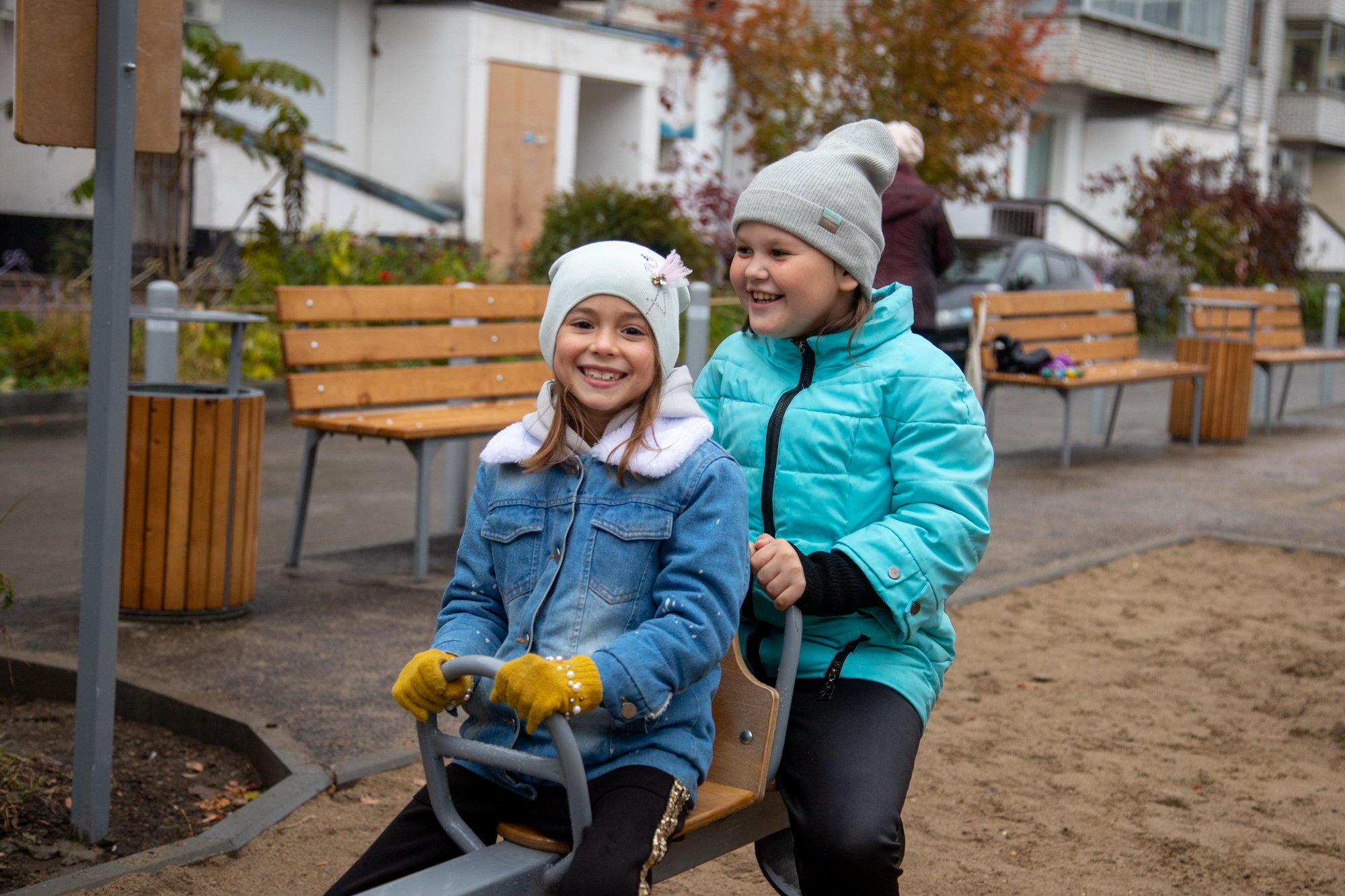 Радуют детские голоса: горожане оценили обновленный двор в Благовещенске по Ленина, 42