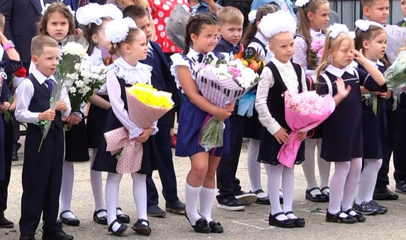 Больше двух тысяч юных жителей амурской столицы готовят ранцы в первый класс