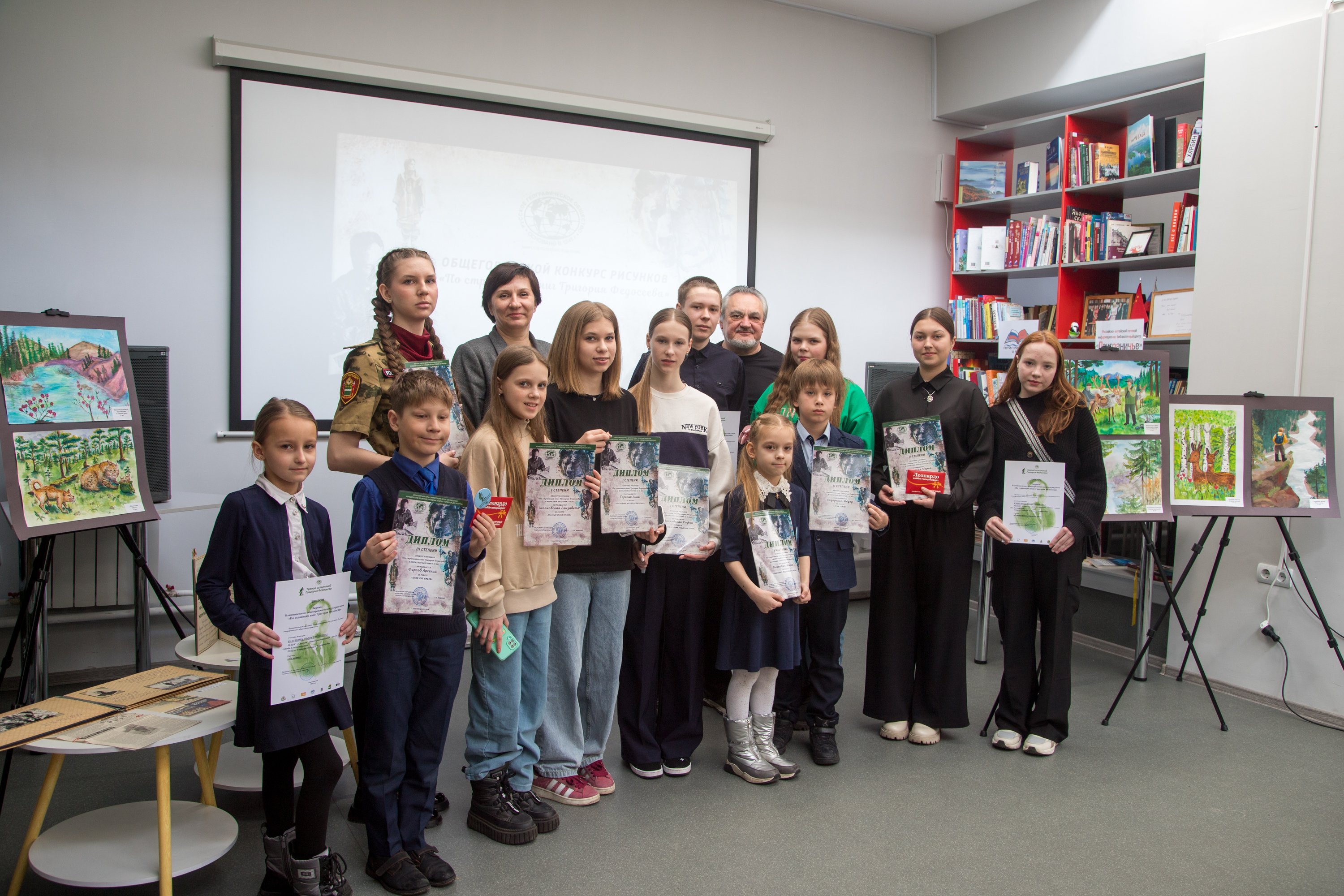 «По страницам книг Григория Федосеева»: юные художники Благовещенска изобразили фрагменты из произведений писателя-геодезиста