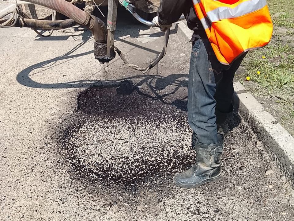 Тенистая и Перспективная: ямочный ремонт «зашел» сегодня на несколько участков