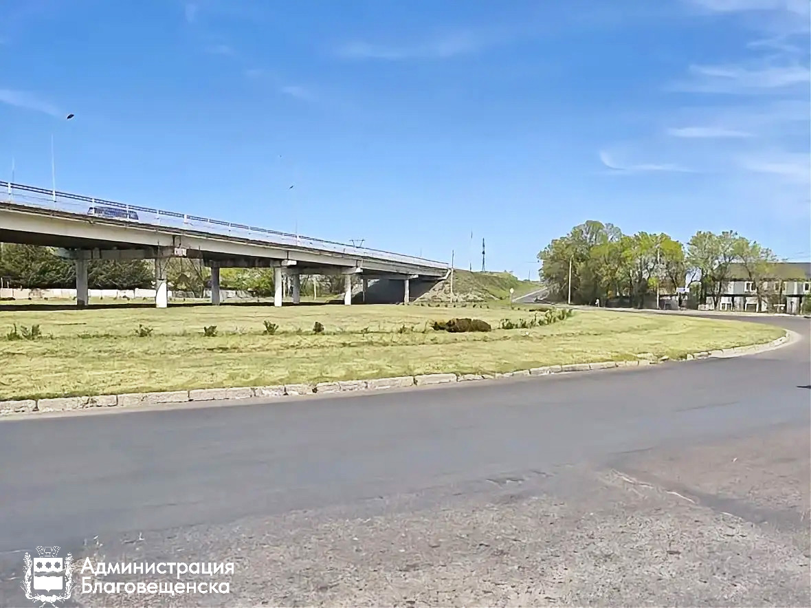 В Благовещенске начали косить траву