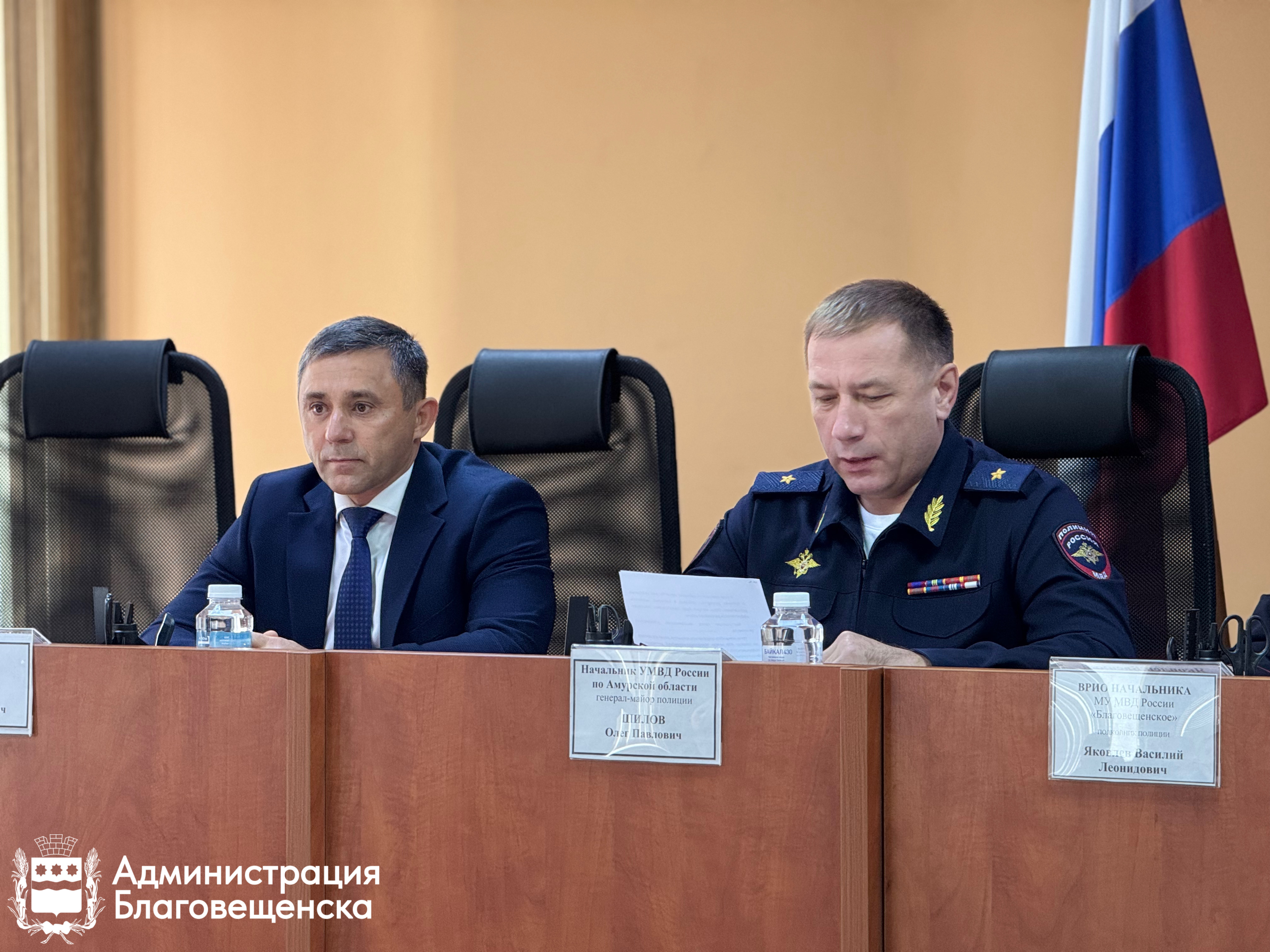 За добросовестную службу и высокие показатели: мэр Благовещенска Олег Имамеев наградил сотрудников полиции