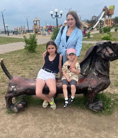 «Просто захотелось стать другом для ребенка»: жители столицы Приамурья делятся теплом и заботой с юными воспитанниками соцучреждений