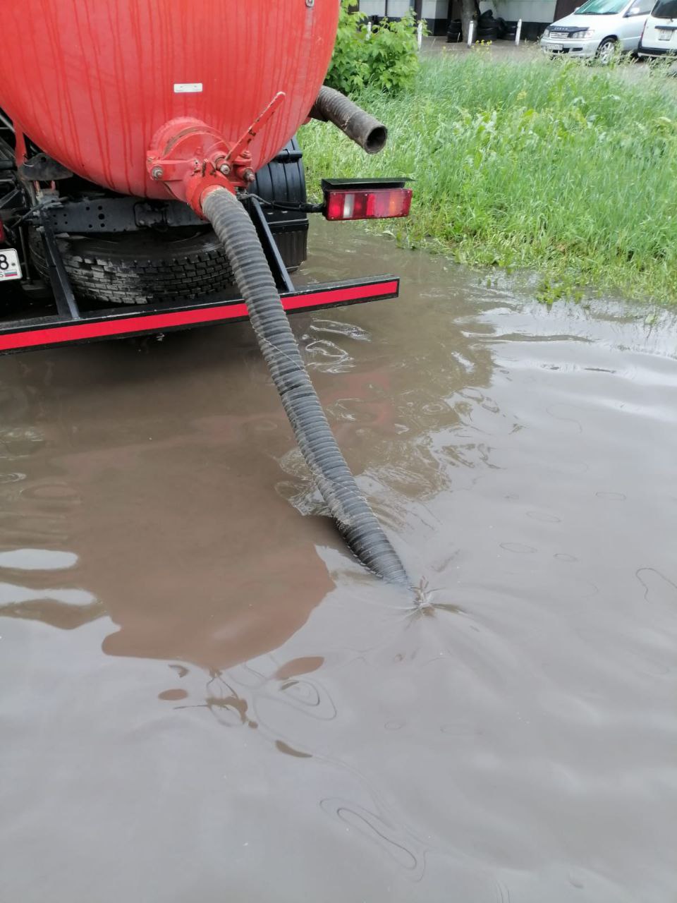 Сотрудники ГСТК начали активную работу по откачке воды с городских территорий