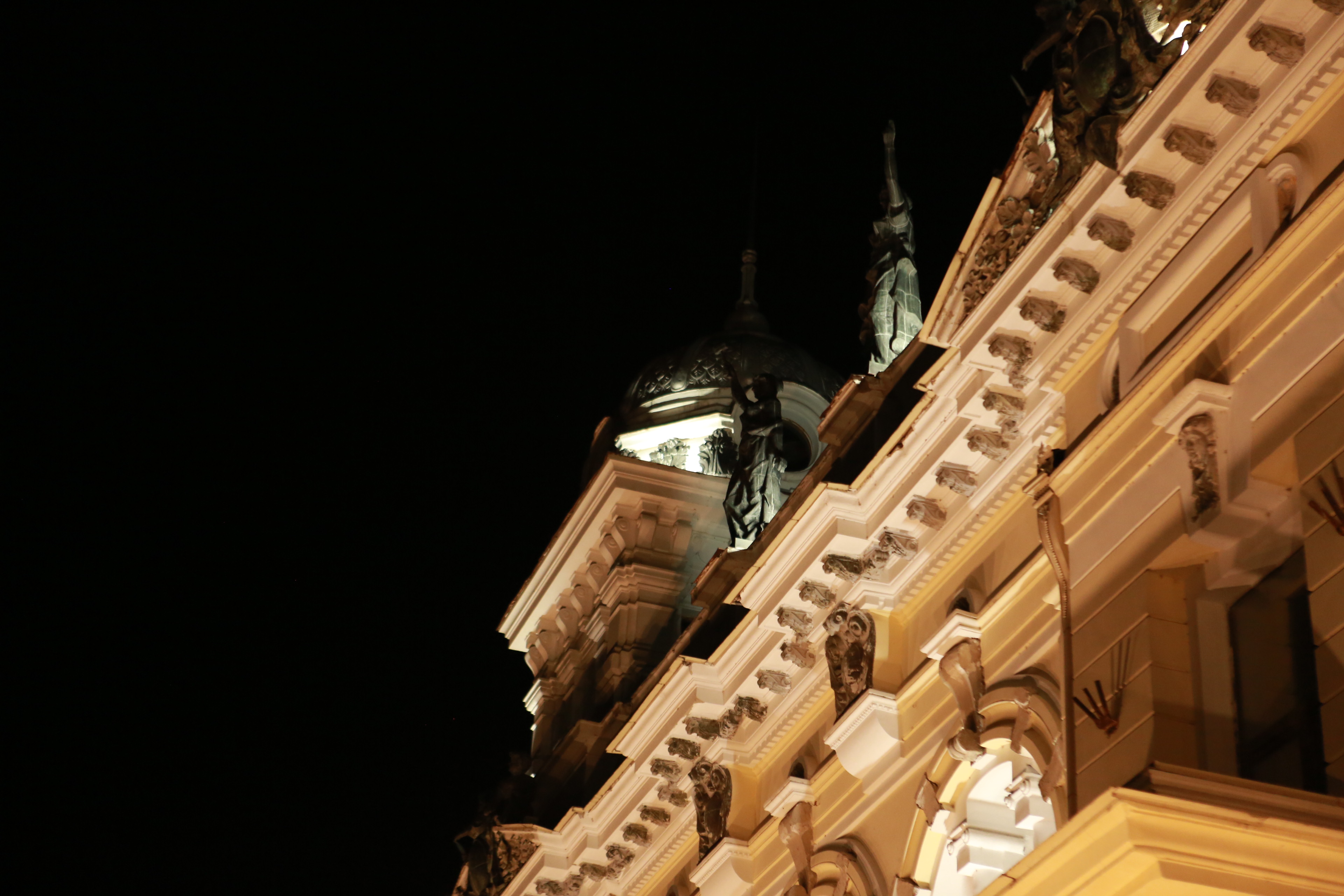 В следующем году в современную архитектурную подсветку переоденут четыре жилых дома 