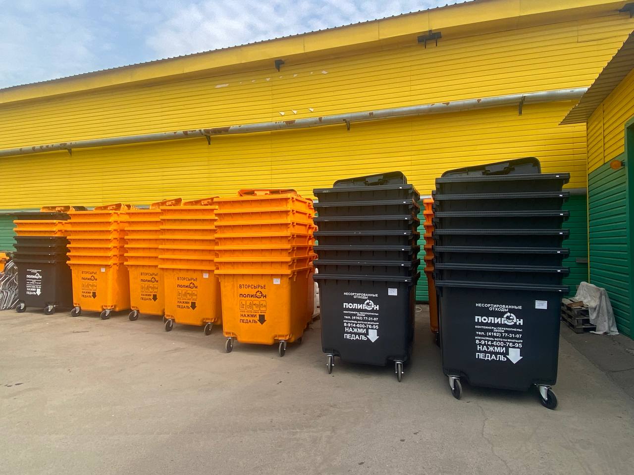 В более чем 60 благовещенских дворах установят новые евроконтейнеры 