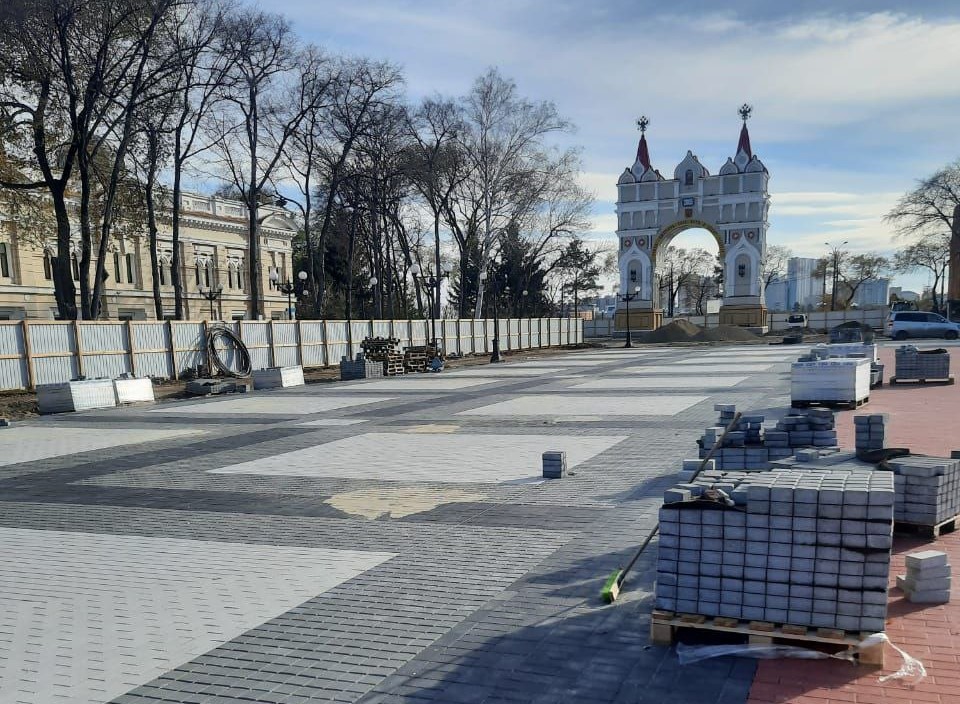 Реконструкцию площади Победы в Благовещенске завершили на 75%