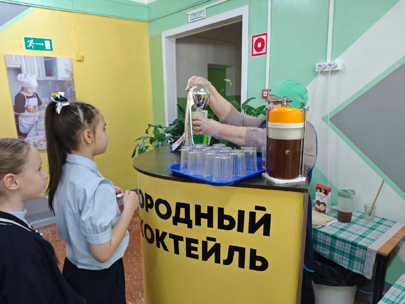 Пристальное внимание за качеством школьного питания! Заместитель мэра Благовещенска Дмитрий Перов проверил, как кормят учеников в 26-ой школе