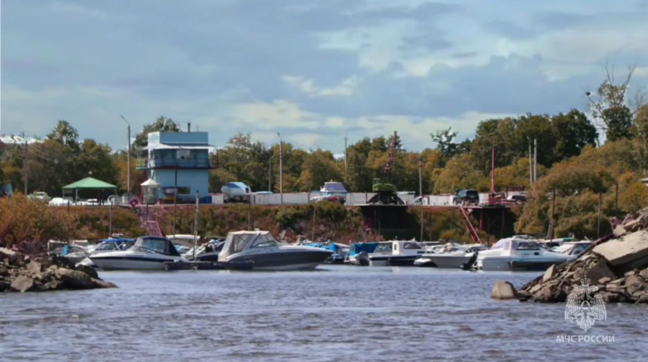 На водоемах Приамурья закрывается навигация