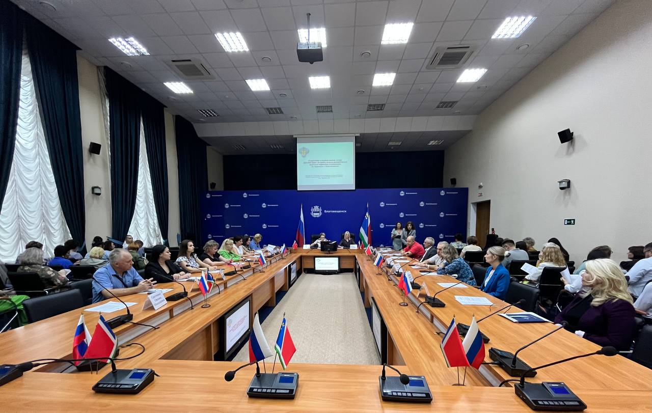 Соблюдение утренних фильтров в образовательных организациях и прививочную кампанию против гриппа обсудили в городской администрации