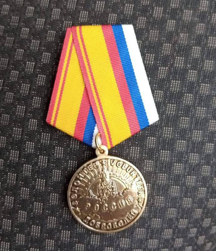 Тыл под надежной защитой: за волонтерскую миссию активного благовещенца наградили медалью  