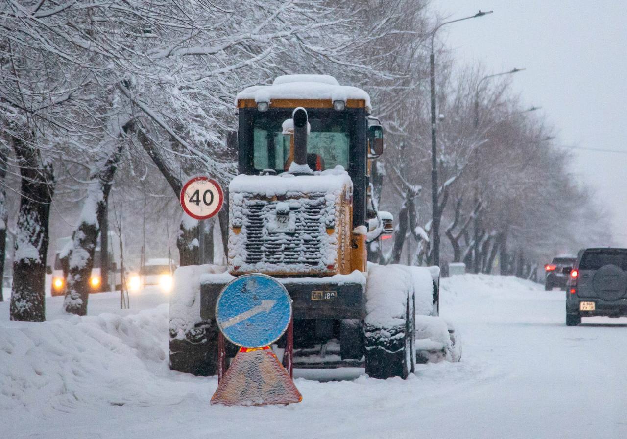 На улице Ломоносова в Благовещенске устраняют аварию на сетях водоснабжения 