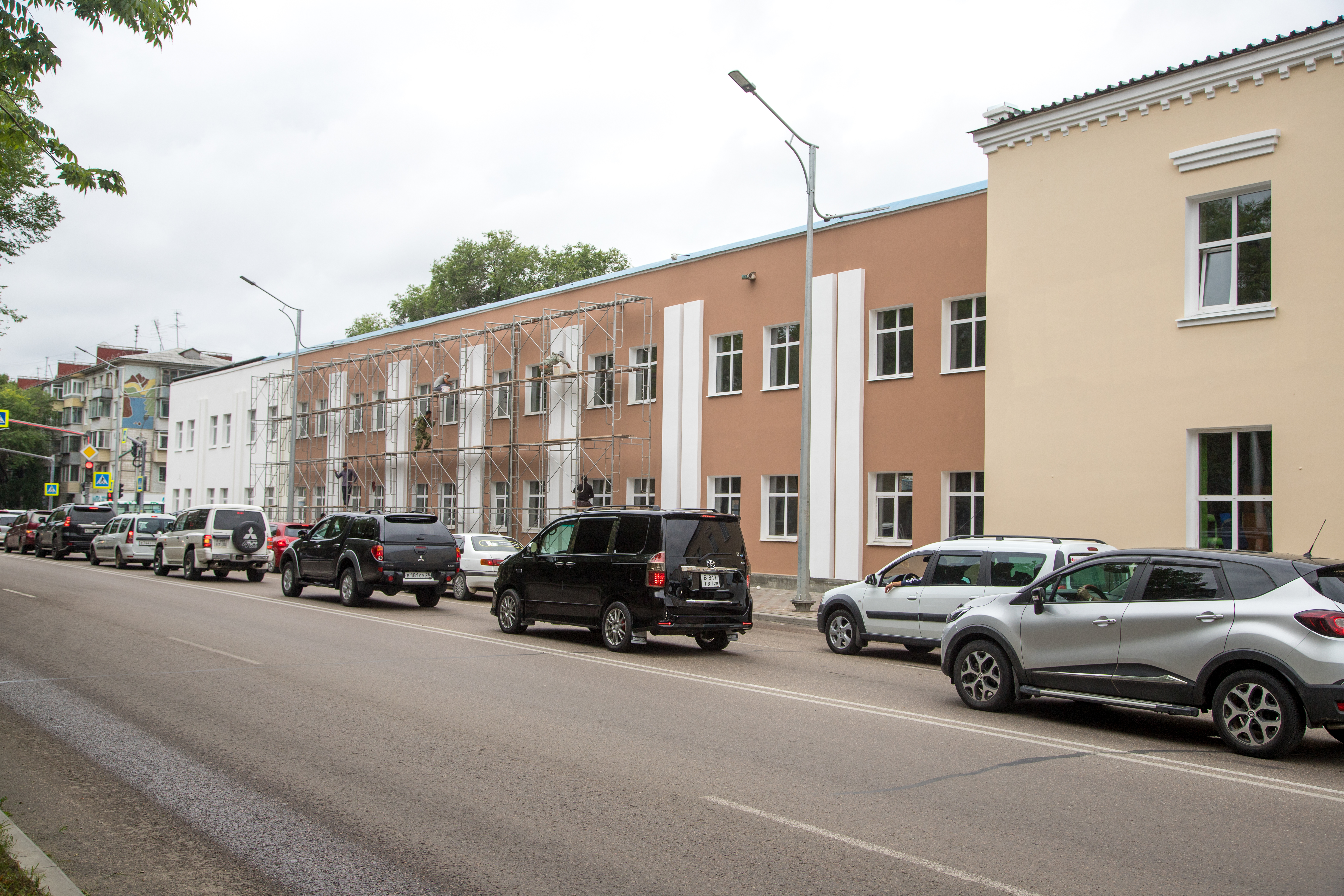 Благовещенскую автоколонну «переодевают» в оттенки бежевого