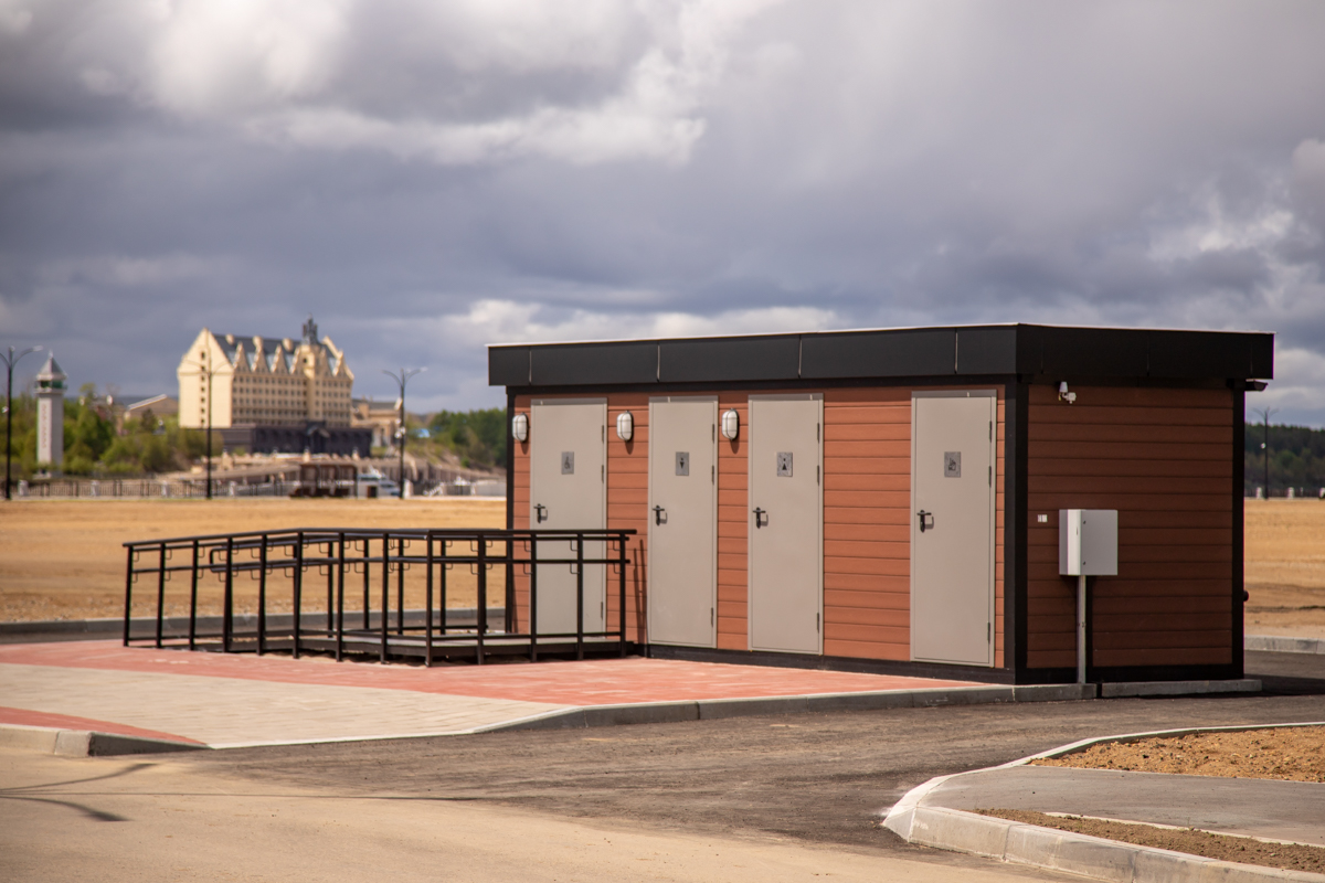 Бережём инфраструктуру: в преддверии праздников напомнаем жителям и гостям Благовещенска о правилах использования общественных туалетов на набережной