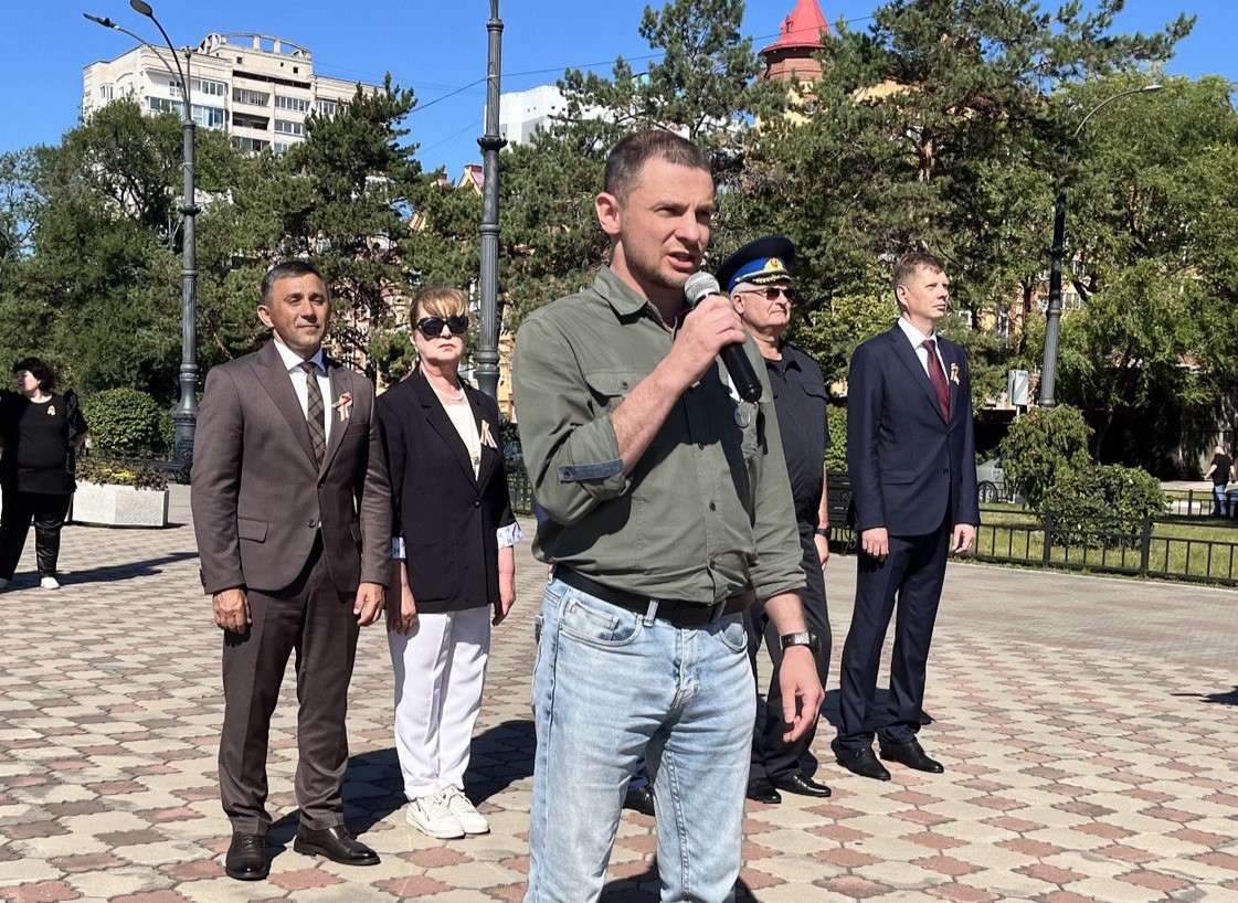 «Герои и подвиги»: в Благовещенске открылась обновленная выставка, посвященная бойцам специальной военной операции