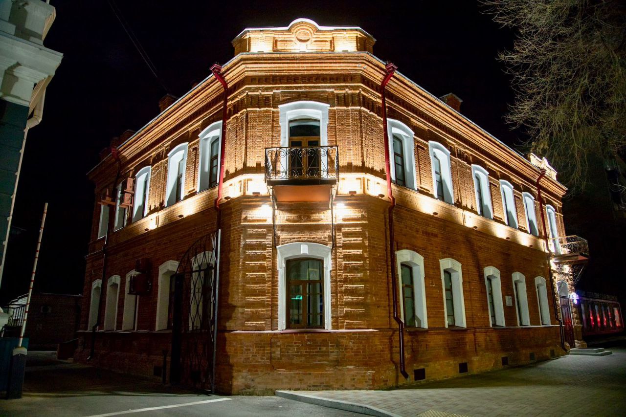 «Город заметно преображается»: благовещенцы запечатлели ночной подсвеченный Благовещенск