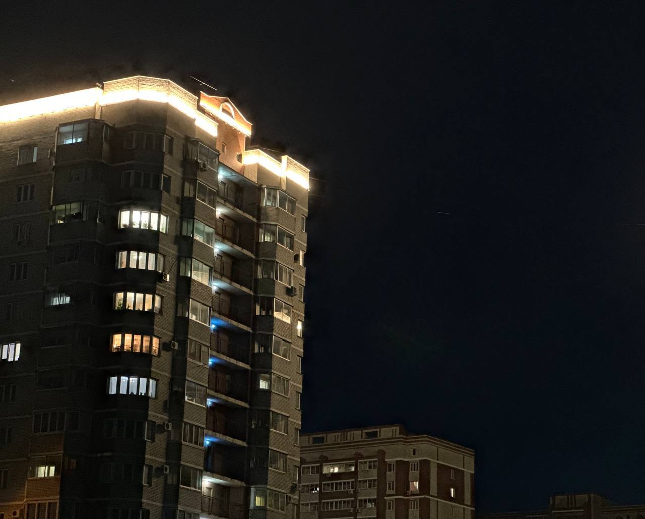 В Благовещенске новой архитектурной подсветкой засияли жилые дома