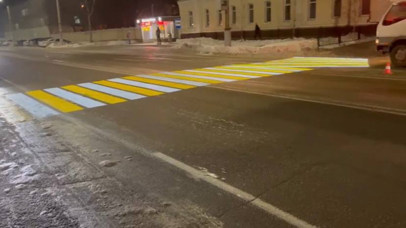 В Благовещенске заработал первый проекционный пешеходный переход