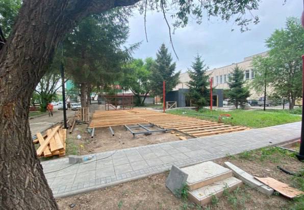 В Благовещенске идет реконструкция сквера имени Валерия Приёмыхова: что уже успели сделать?