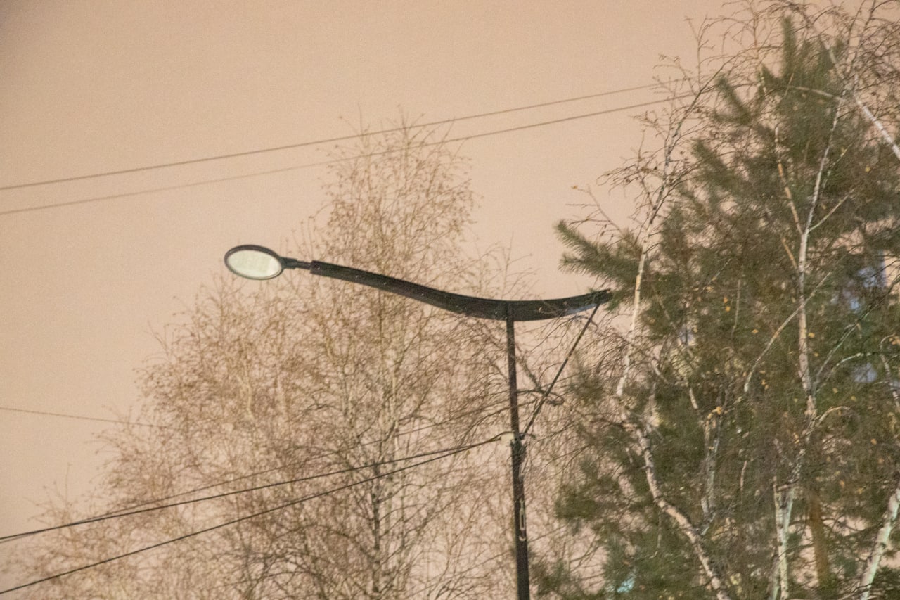 На всем протяжении улицы Институтской в Благовещенске модернизируют освещение 