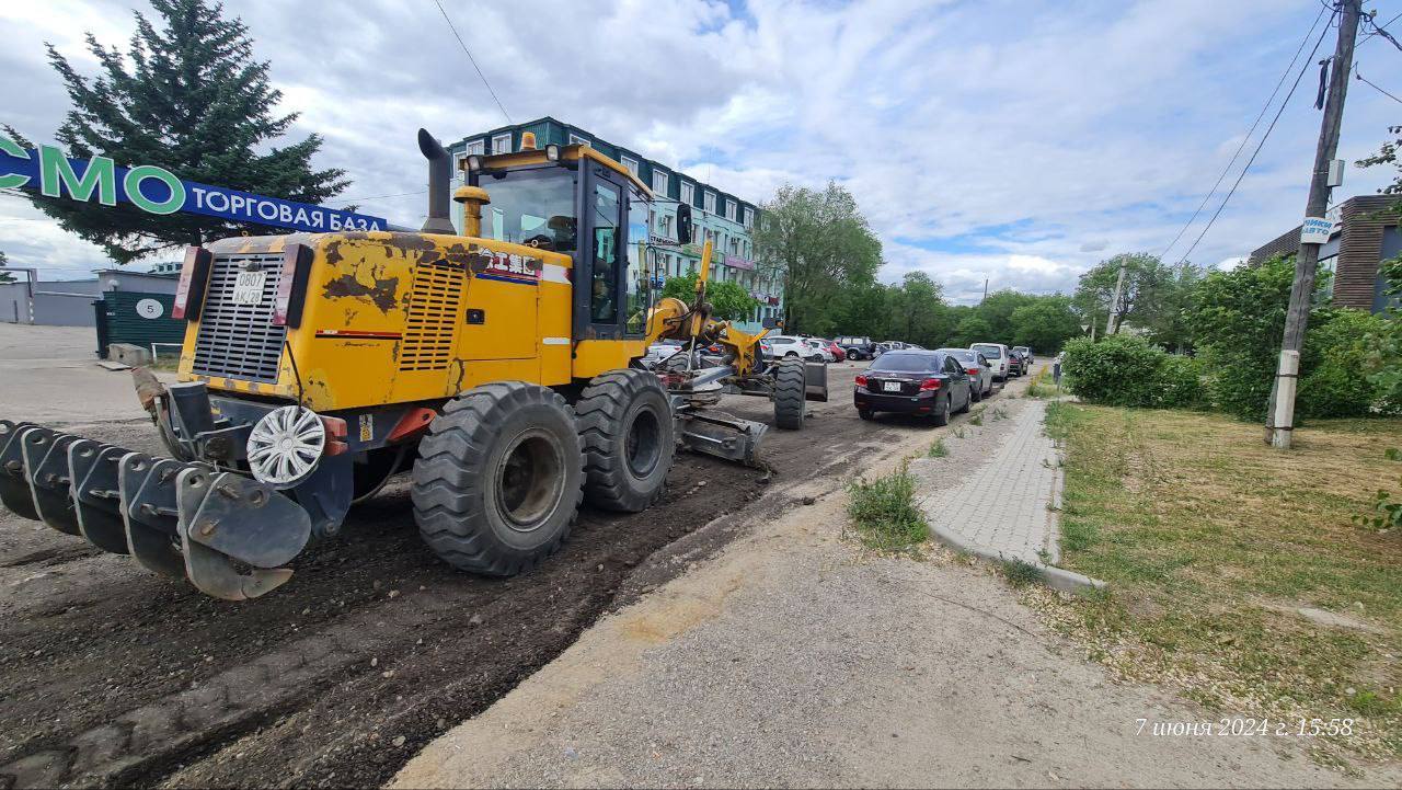 Коммунальщики приводят в порядок благовещенские магистрали 