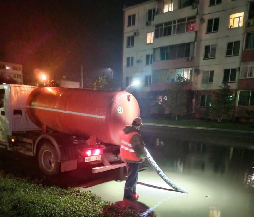 Почти 500 кубометров воды откачал ГСТК с улиц Благовещенска